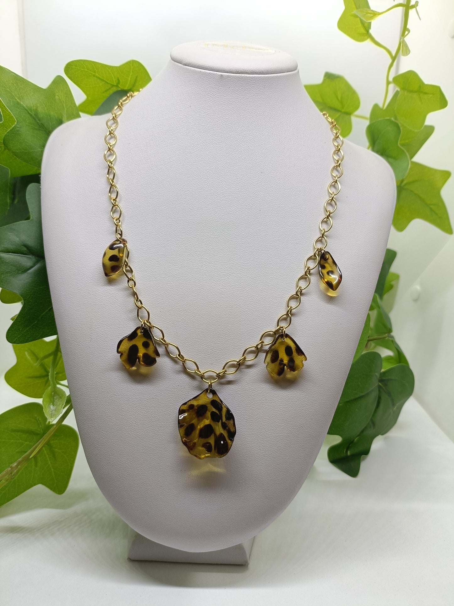 Collier à pampilles léopard