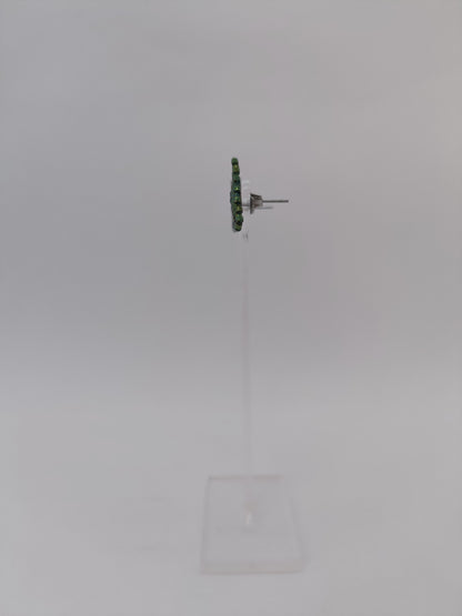 Clous d'oreilles pyramide