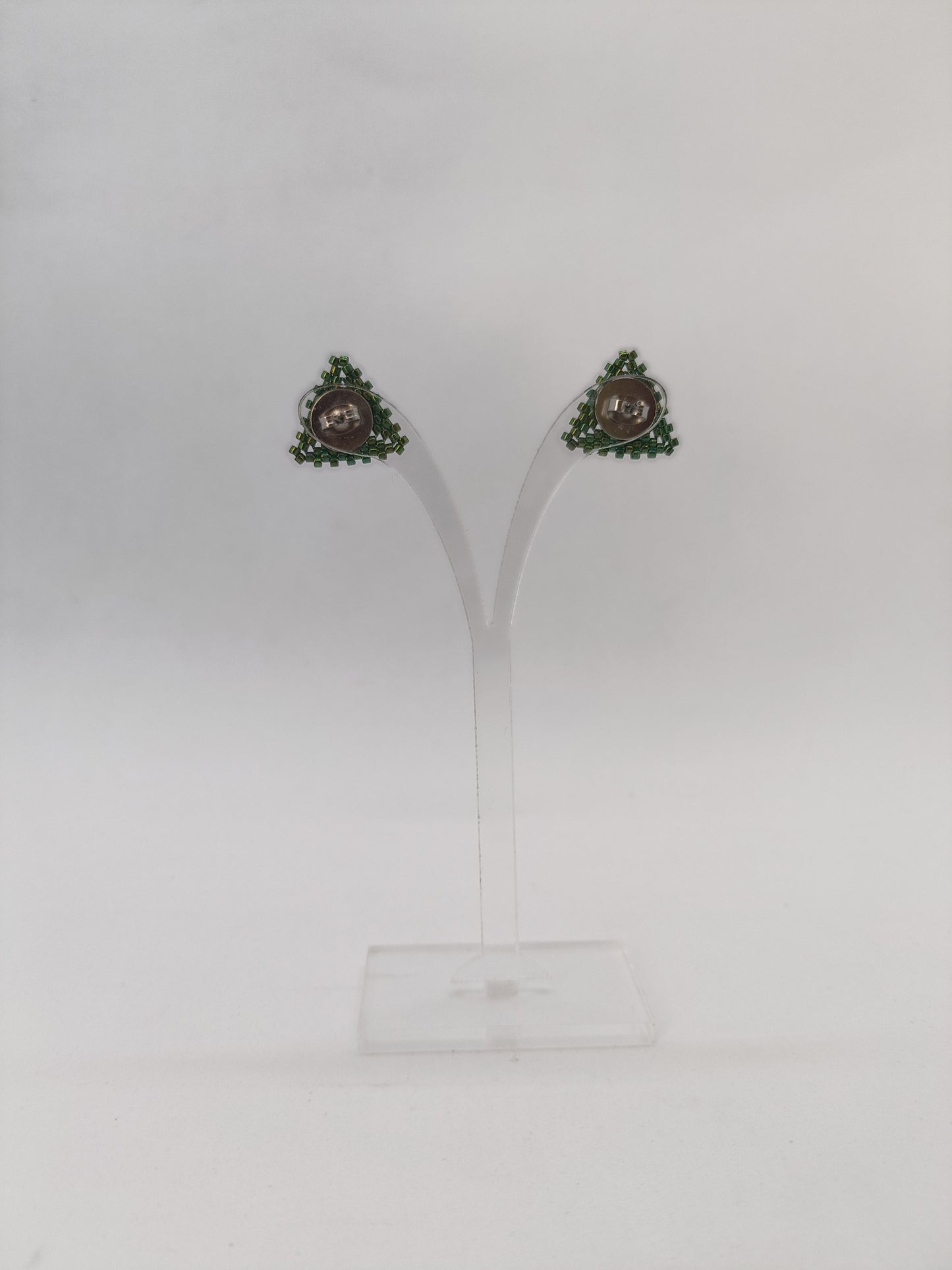 Clous d'oreilles pyramide