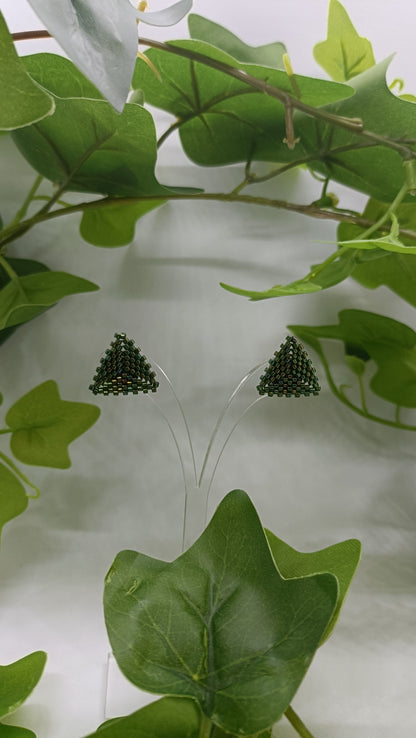Clous d'oreilles pyramide