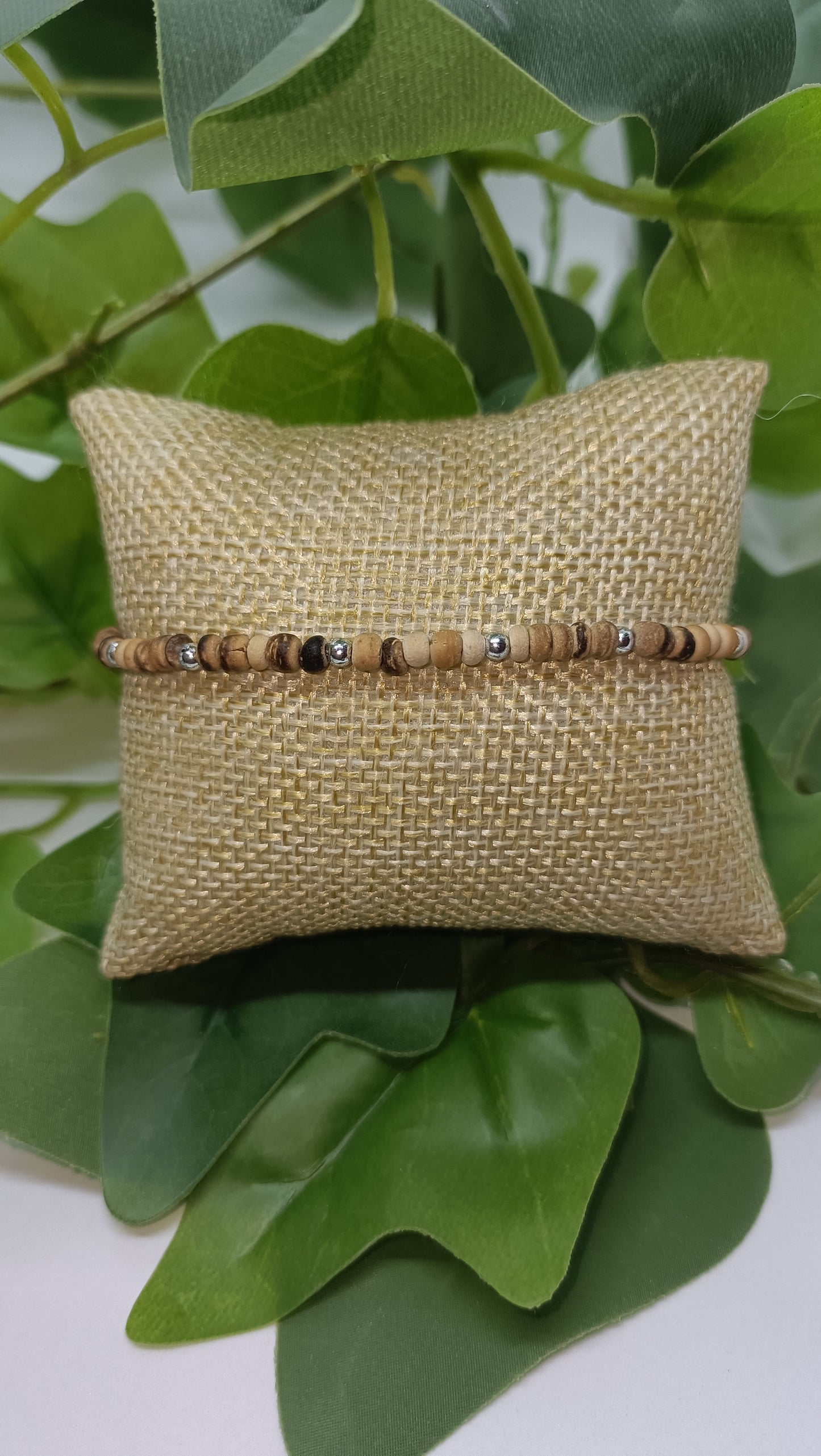 Bracelets en pierre et bois