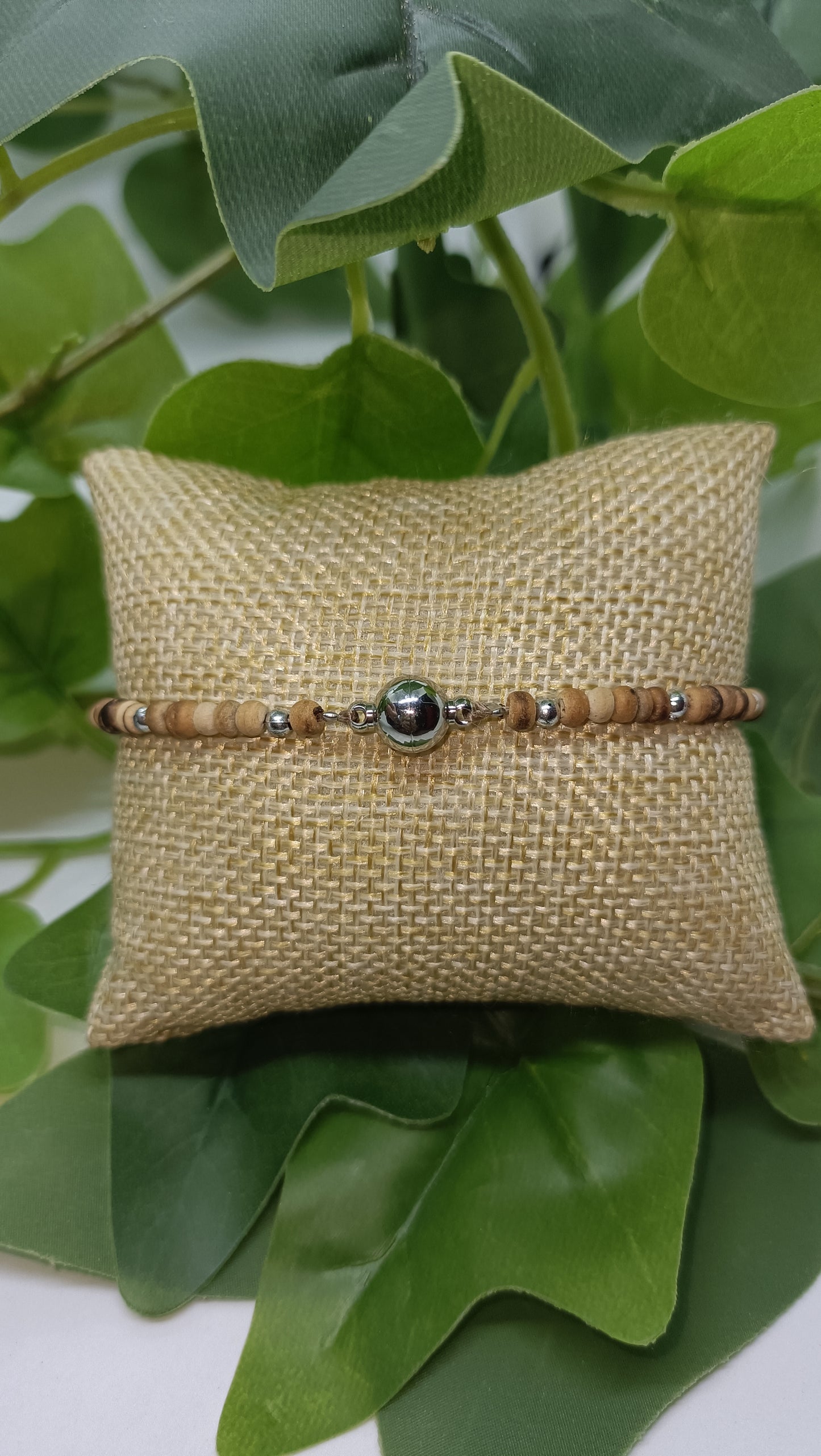 Bracelets en pierre et bois